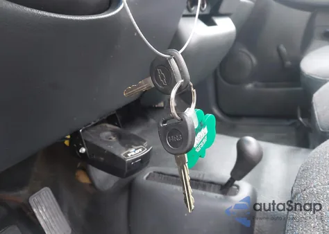 2000 Chevrolet Silverado 1500 from USA, damaged, VIN 1GCEK14V2YZ210148